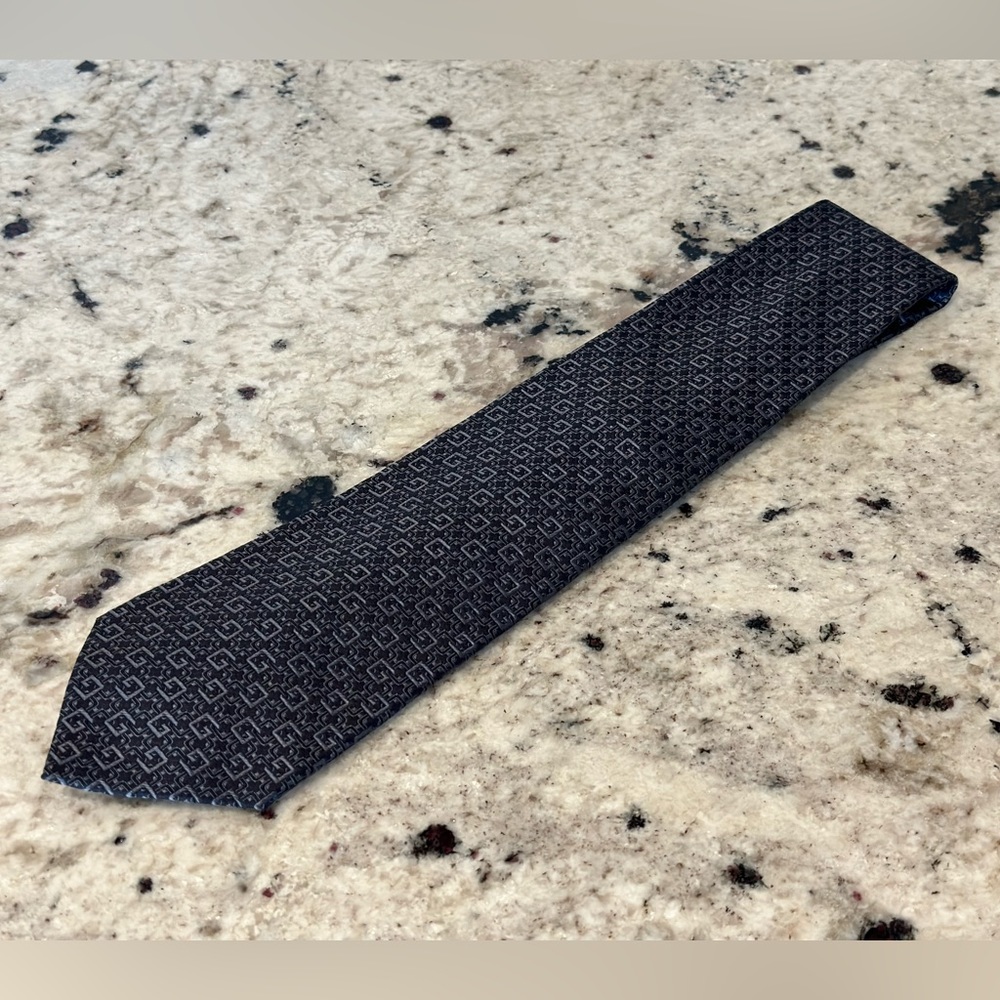 Vintage Gucci Men’s tie Rare and in perfect condition beautiful blue monogram